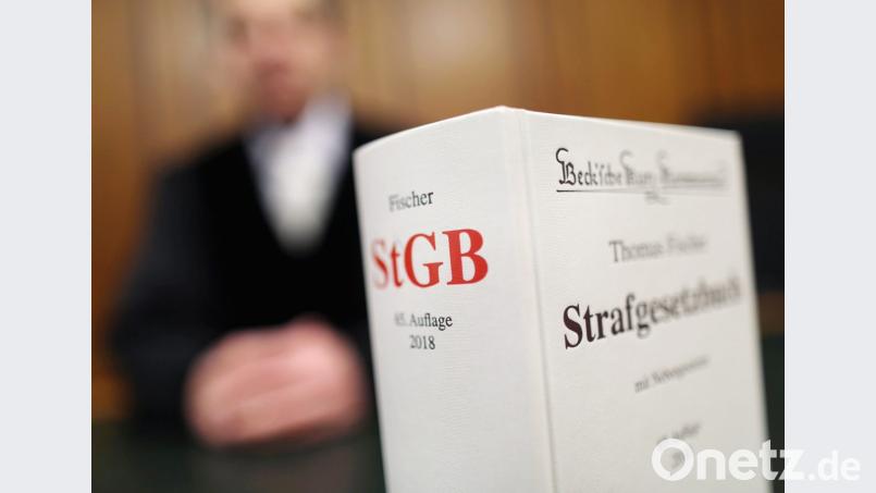 Ein kurioser Fall beschäftigt derzeit das Amberger Amtsgericht - es geht um 1000 Autos. Und um Betrug. Symbolbild: Oliver Berg/dpa