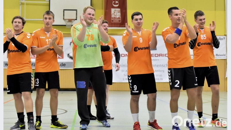 Gute zehn Wochen mussten Spieler und Fans der HG Amberg auf das nächste Spiel in der GMG-Dreifachhalle warten. Bild: Hubert Ziegler