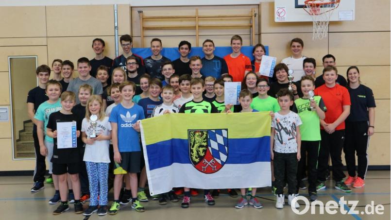 Fünf Teams aus der Oberpfalz nahmen am Volleyballturnier der THW-Jugend teil. Bild: exb