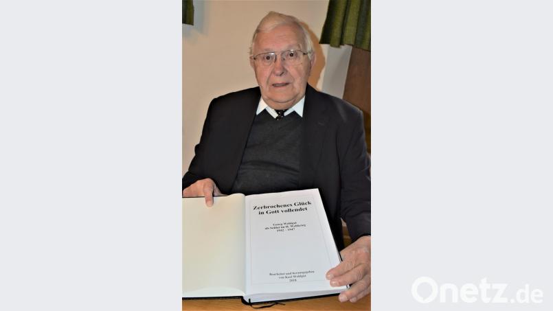 Monsignore Karl Wohlgut hat die Kriegserlebnisse seines Vaters Georg Wohlgut in das Buch "Zerbrochenes Glück in Gott vollendet" gebannt. Bild: rgr