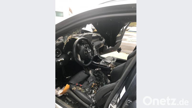 Der Innenraum des Mercedes wurde schwer in Mitleidenschaft gezogen. Bild: exb