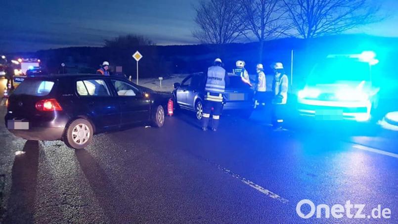 An der Abzweigung zum Industriegebiet Nord hat es am Donnerstag um 6.40 Uhr erneut gekracht. Diesmal gibt es zwei Leichtverletzte zu beklagen. Bild: Feuerwehr