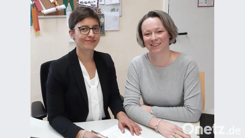 Martina Fuhrmann (links) und Sabine Rahm suchen neue Tagesmütter für den Landkreis Tirschenreuth. Bild: exb