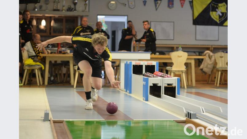 Auch wenn die Ausgangslage im Abstiegskampf gut ist, eine ruhige Kugel werden Milan Wagner und seine Mannschaftskollegen von FEB Amberg nicht schieben. Ihr Ziel ist, den Klassenerhalt möglichst früh perfekt zu machen. Bild: brü