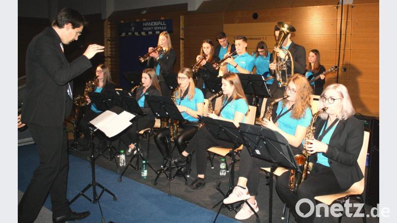 Auch &quot;Don´t stop believin&#039;&quot; gehört zum Repertoire der OGO-Big-Band unter Leitung von Andreas Lehmann, die damit bei der musikalischen Gestaltung auch ein Lieblingsstück des Landrats zu Gehör gebracht hat. Bild: lg