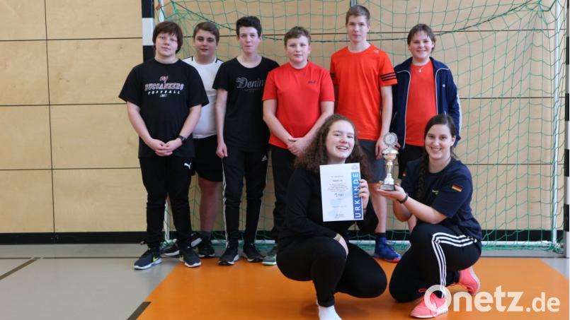 Das Siegerteam aus Nabburg erhielt für den Erfolg Pokal und Urkunde. Bild: exb