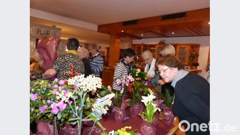 Niemand verließ die Blumentombola mit leeren Händen. Bild: fm