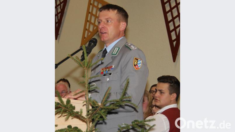 Oberstleutnant Christoph Huber dankte dafür, dass sich die Soldaten der Grenzlandkaserne in der Mitte der Gesellschaft willkommen fühlen können. Nach drei Jahren als Kommandeur wird er sich am 21. März von der Eisenbarthstadt verabschieden. Die Stadtkapelle umrahmte den Abend musikalisch. Bild: frd