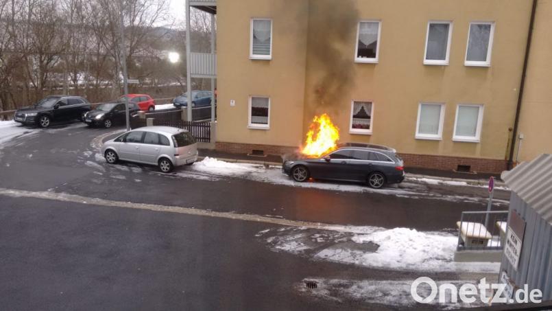 Totalschaden entstand an dem Mercedes bei einem Motorbrand am Freitag in Waldsassen. Bild: exb