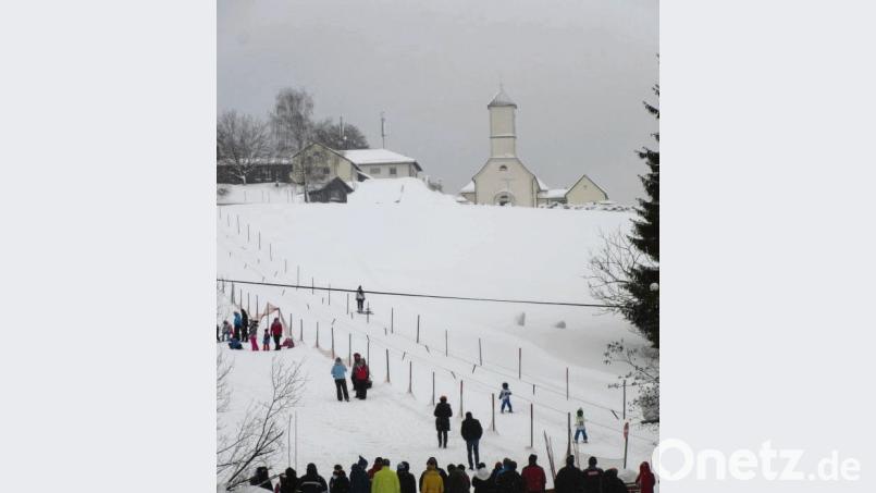 Für Ski-Zwergerl gibt es auch einen kleinen Lift am Loipenrand. Bild: mr