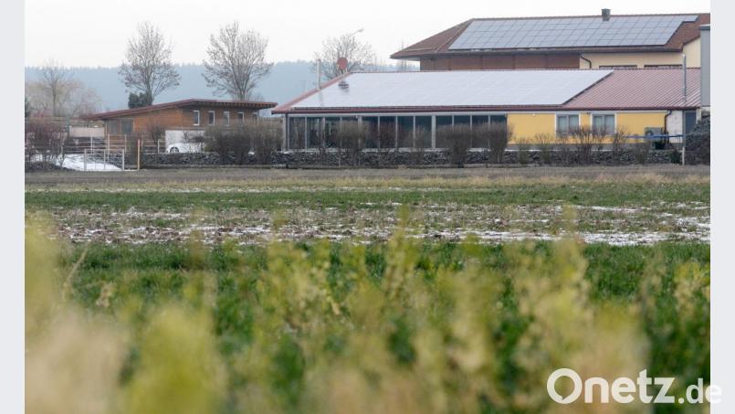 Der Antrag auf Nutzungsänderung bezieht sich auf das Anwesen mit Glasfenstern im Gewerbe- und Mischgebiet „Schloßpaint I“. Die Mehrheit der Gemeinderäte lehnte den Antrag ab. Bild: Gabi Schönberger