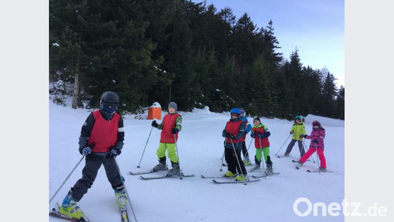 Für die Neunburger Mittelschüler ging es auf die Skipiste. Bild: muk