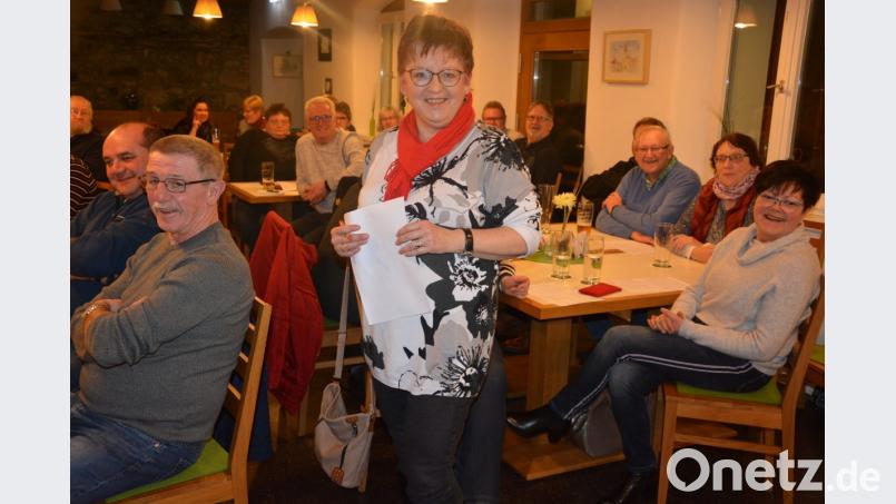 SPD-Bezirksrätin Brigitte Scharf berichtete im Mehrgenerationenhaus über Neuerungen auf dem Rentensektor. Deutlich machte sie, dass Rentner selbstverständlich etwas hinzuverdienen dürfen und damit ihre Kasse aufbessern können. Nach ihrem Vortrag stellte sie sich den Fragen der Zuhörer. Bild: jr