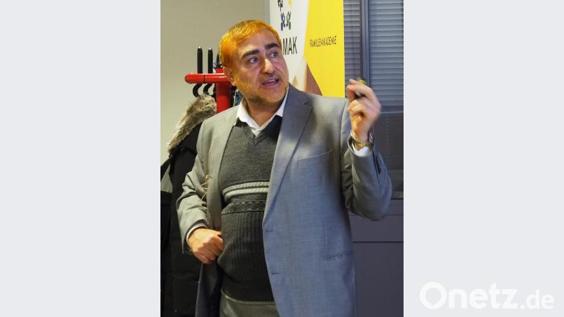 Mohamed Abu El-Qomsan beim Vortrag. Bild: Bühner