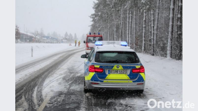 Die Polizei sperrte die Fahrbahn halbseitig. Bild: jma