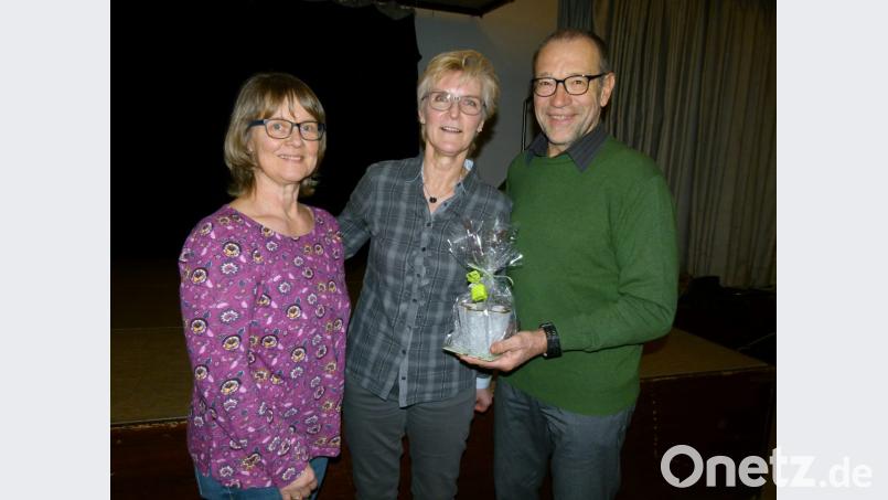 Für einen "spannenden Nachmittag" bedankten sich Karl Lorenz und Elisabeth Gottsche bei Arina Schultes (Mitte). Bild: rn