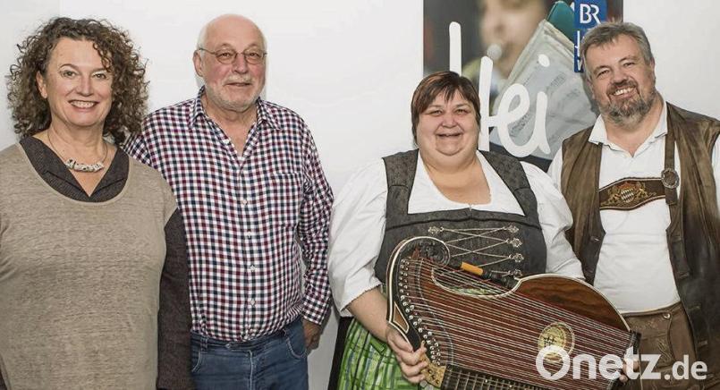 Hier sind die Oberpfälzer unter sich (von links): Moderatorin Evi Strehl, Sepp Donhauser und das Ehepaar Ingrid und Franz Gericke im BR-Studio in München. Bild: exb