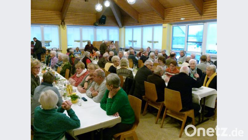 Über ein "volles Haus" freuten sich GeHiH-Vorstandschaft und Bürgermeister Albert Nickl. Bild: rn