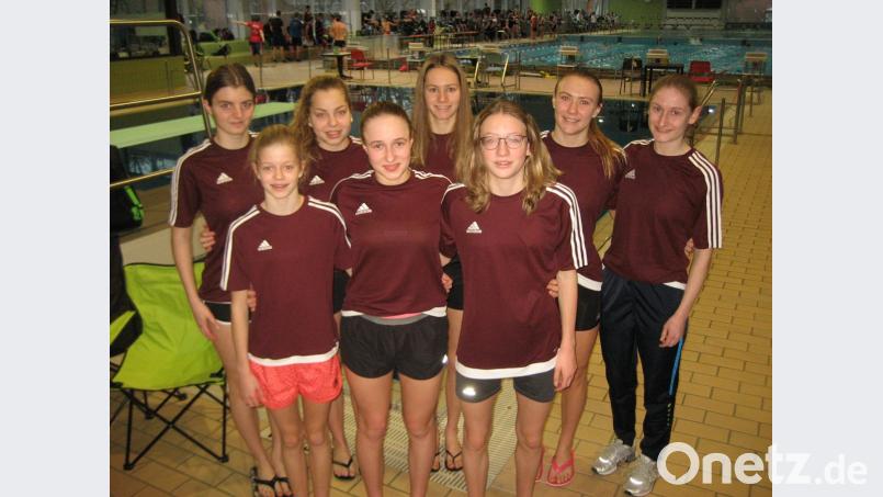 Das Damenteam der SG Nordoberpfalz belegte beim Landesliga-Entscheid zu den deutschen Mannschaftsmeisterschaften unter 20 Teams Platz sieben. Von links: Kathrin Bachmeier, Marlene Züllich, Lena Rath, Daria Codlova, Carina Bönisch, Annika Brech, Viktoria Bogner und Christina Bruckner. Bild: rbg