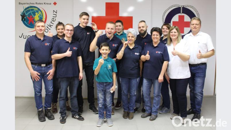 Die Bereitschaft Mitterteich im BRK ist mit Unterstützung von Dr. Achim Nemsow (rechts) startklar für die DKMS-Registrierung beim Blutspende-Termin am Donnerstag, 7. Februar. Bild: exb