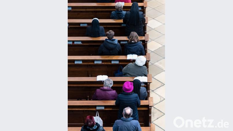 Die plötzliche Beurlaubung des Pfarrers war am 1. April 2017 bei den Gottesdiensten verkündet worden. Jetzt - nach fast zwei Jahren - sind die Ermittlungen mit einem Strafbefehl beendet. Bild: Matthias Balk/dpa