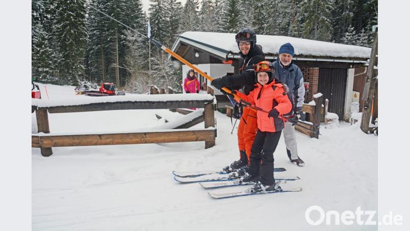 So viel Schnee wie schon lange nicht mehr liegt auf den beiden Pisten des Wurmstein. Der Lift surrt unter der Woche von 15 bis 21 Uhr. Auch Skikurse für Erwachsene sind im Angebot. Bild: Gabi Schönberger