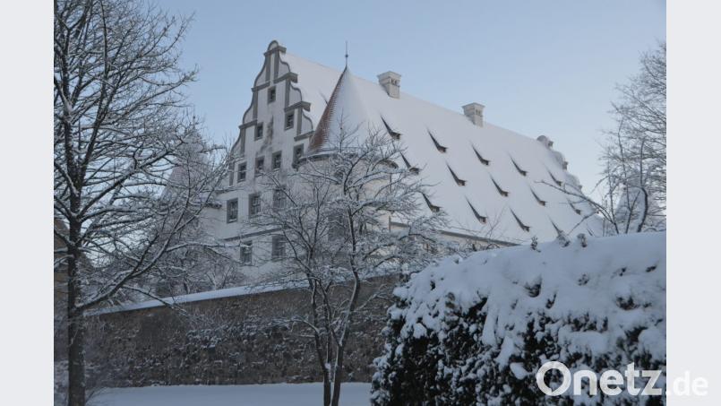 Malerisch liegt die Friedrichsburg eingebettet in die weiße Winterlandschaft. Bild: dob
