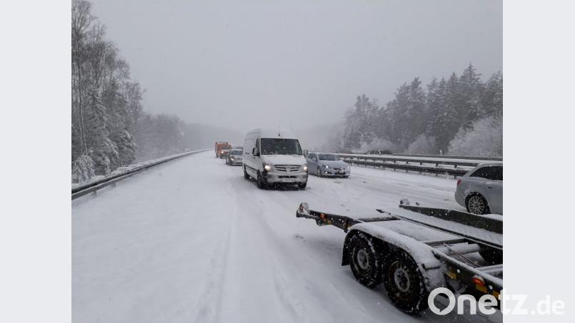 Stau auf der A6, kurz vor Nabburg. Bild: jut