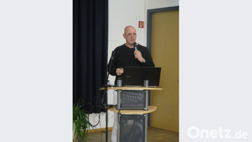 „Zum Messer greift der Neurochirurg nur, wenn alle anderen Therapien nicht den erhofften Erfolg gebracht haben“, versicherte Dr. Marc Schmidt. Bild: jzk