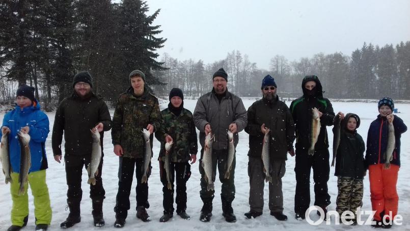 Stolz zeigen die besten Angler ihren Fang. Bild: ak