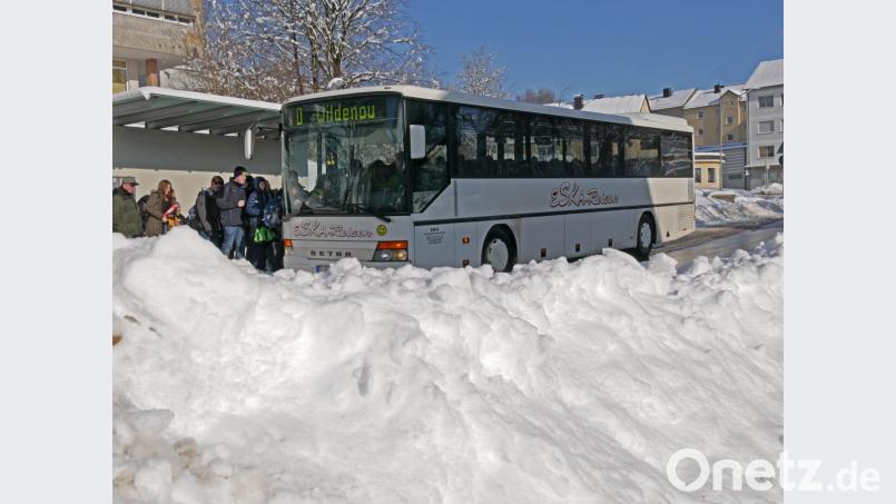 In Tirschenreuth mussten die Kinder am Montag in die Schule, trotz des vielen Schnees. Bild: Norbert Grüner