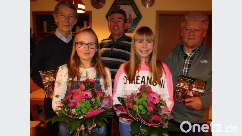 Der Stadtverband Auerbach verabschiedet die Christkinder 2018 (von links) Theo Schleicher, Nathalie Becher, Anton Lord, Marina Brütting und Eugen Eckert. Bild: sck