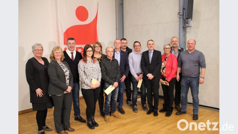 Die Gewerkschaft Bergbau, Chemie und Energie ehrt ihre erfolgreichsten Werber. Erstmals nimmt die neue Landesbezirksleiterin Beate Rohrig (Zweite von links) am Neujahrsempfang in Weiden teil. Bild: exb
