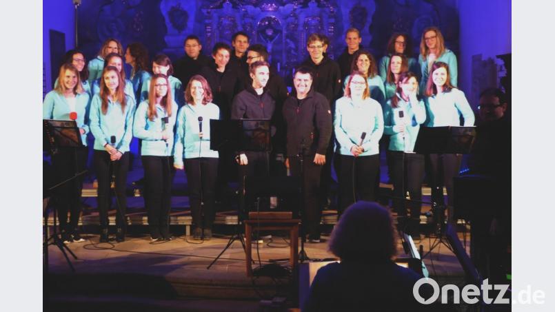 Sie nehmen den Riesenbeifall entgegen. Bild: fsb