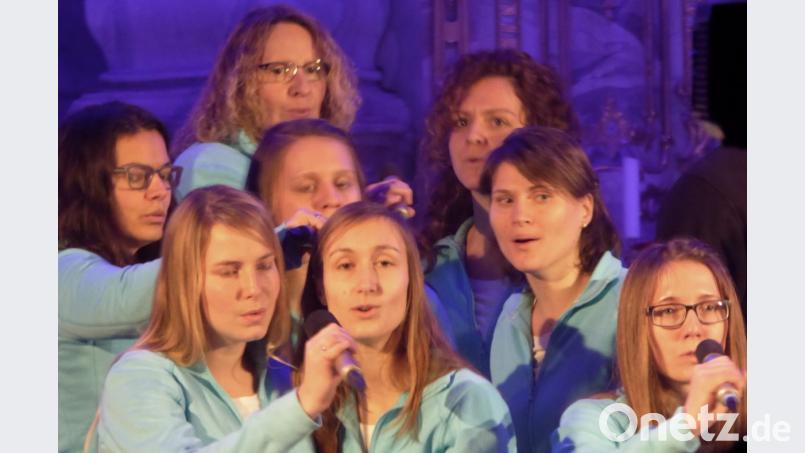 Mit Elan bei der Sache: junge Sängerinnen des Ensembles Bild: fsb