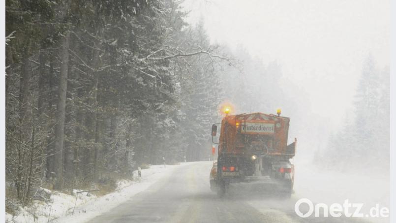 Viel Arbeit hatten am Wochenende die Räum- und Streufahrzeuge. Bild: Petra Hartl