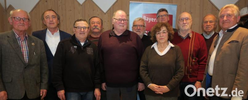 Die SPD-Senioren wählten einen neuen Unterbezirksvorstand "60 plus" und bestätigten den Vorsitzenden Xaver Bräu (Mitte) im Amt. Bild: Hirsch