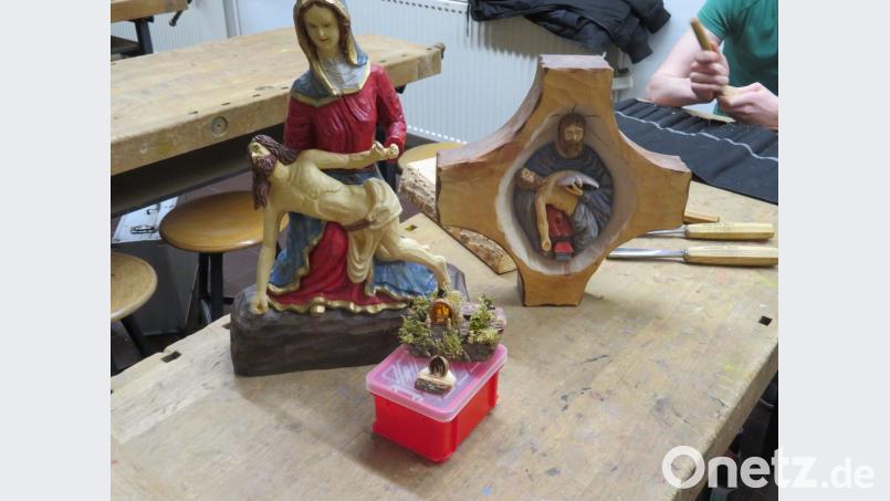 Religiöse Szenen sind beliebte Motive bei den Schnitzern. Bild: ow