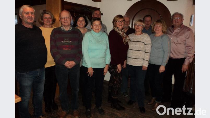 Der Wanderverein Schwarzenfeld wird weiterhin von Franz Kummetsteiner (links) geführt. Ihm steht ein engagiertes Vorstandsteam zur Seite. Bild: ksi