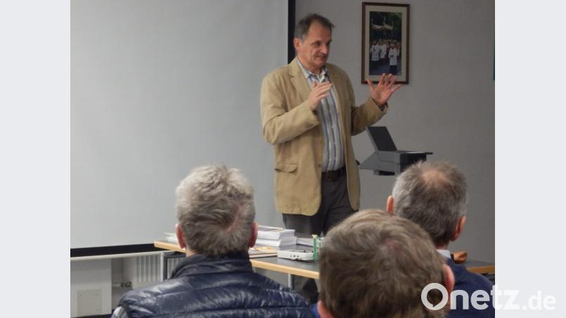 Siegfried Zwerenz beim Vortrag. Bild: exb