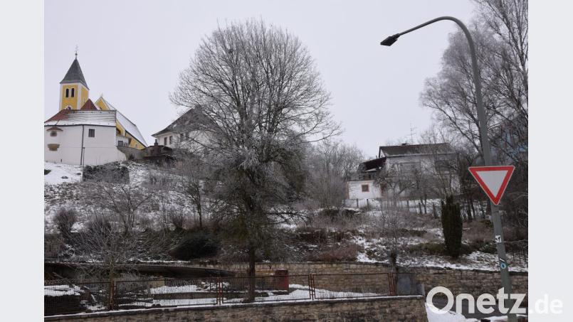 Am Kirchberg in Allersburg soll eine Wohnanlage am Hang mit Tiefgaragen entstehen. Über die Bauvoranfrage diskutiert der Marktgemeinderat recht ausgiebig. Bild: bö