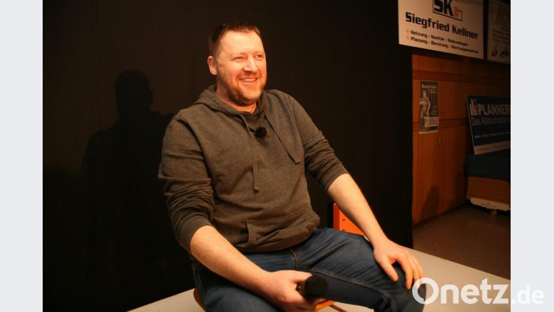 Micha Herold weiß viel und von alldem erzählt er auch bei seinem Kabarettabend „Derf ma des?“ im Pullenreuther Schützenhaus. Bild: wro