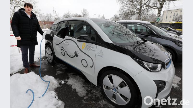 Bild: Wolfgang Steinbacher
E-Carsharing des Zweckverbandes Kommunale Verkehrsüberwachung, Geschäftsführer Maximilian Köckritz Bild: Wolfgang Steinbacher
