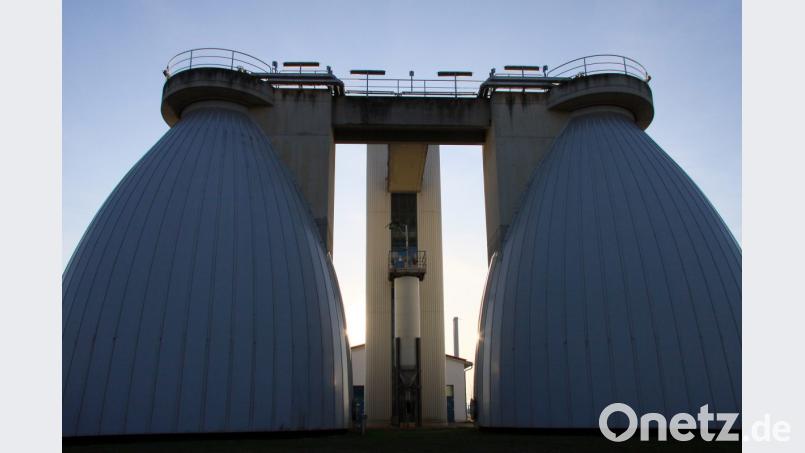 Die Verbandskläranlage - hier die Faultürme - ist ab 2020 buchhalterisch komplett abgeschrieben. Das kommt den Gebührenzahlern zugute. Bild: Hösamer