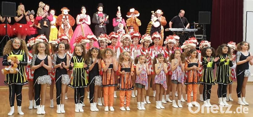 Die Garden der Faschingsgesellschaft boten beim Kinderfasching ein tolles Programm. Bild: exb