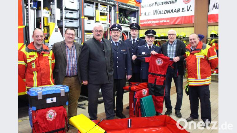 Die Kinderfeuerwehr hat nun auch "Schutzanzüge". Bild: exb