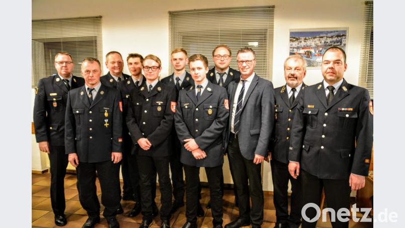 Verleihung der Leistungsabzeichen an junge Feuwehrmitglieder bei der FFW Massenricht Bild: fdl