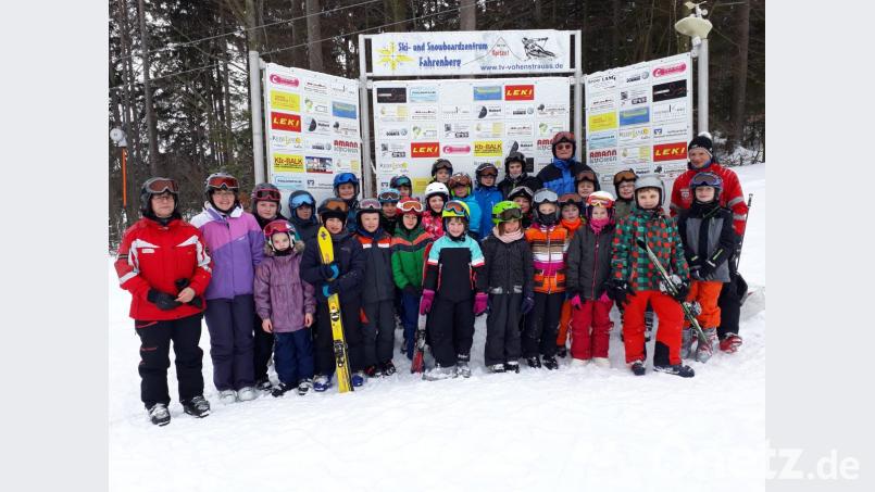 Die Kinder der Waldthurner Grundschule erobern den Fahrenberg. Bild: fvo