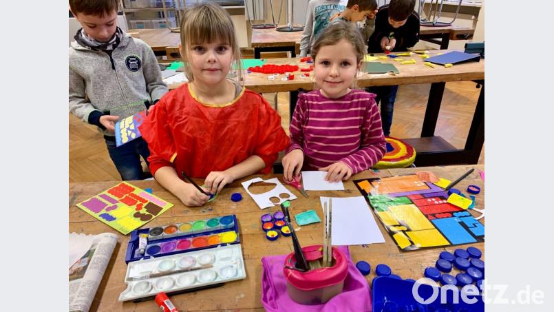 Aus den Plastikdeckeln zauberten die Mädels und Jungs tolle Kunstwerke. Bild: gz