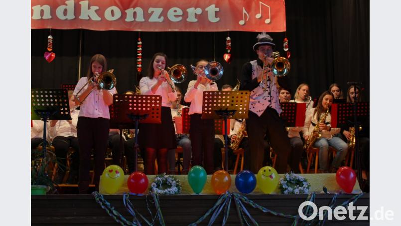 Julia Bäuml, Anja Sporer, Sophie Keller und Markus Werner (von links) beherrschen die Züge ihrer Posaunen. Bild: mri